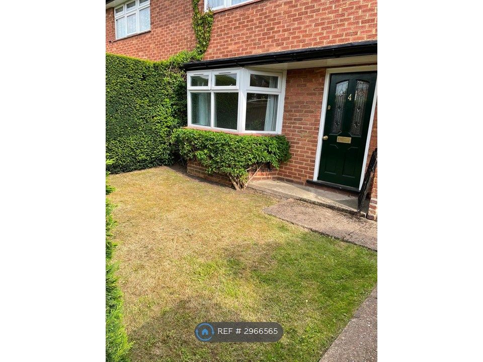 Property photo 2 of 25 Front Garden
