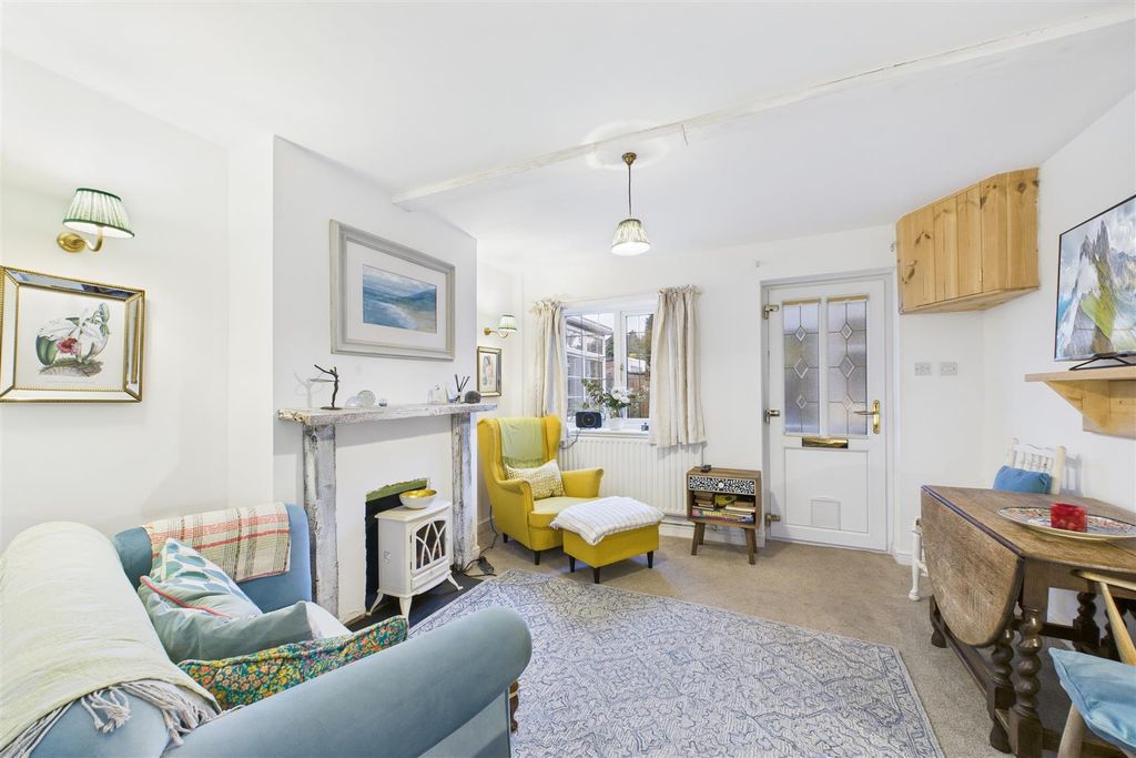 Property photo 2 of 13 Lounge