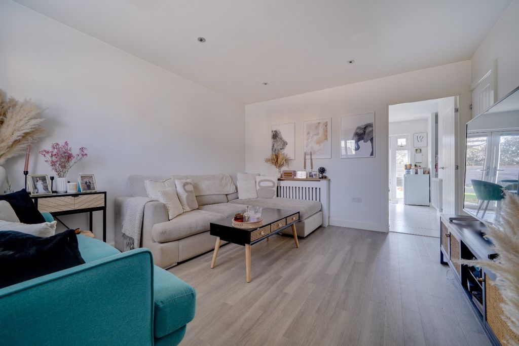 Property photo 2 of 14 4016064