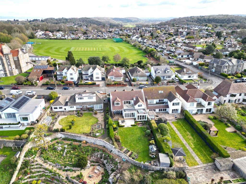 Property photo 2 of 32