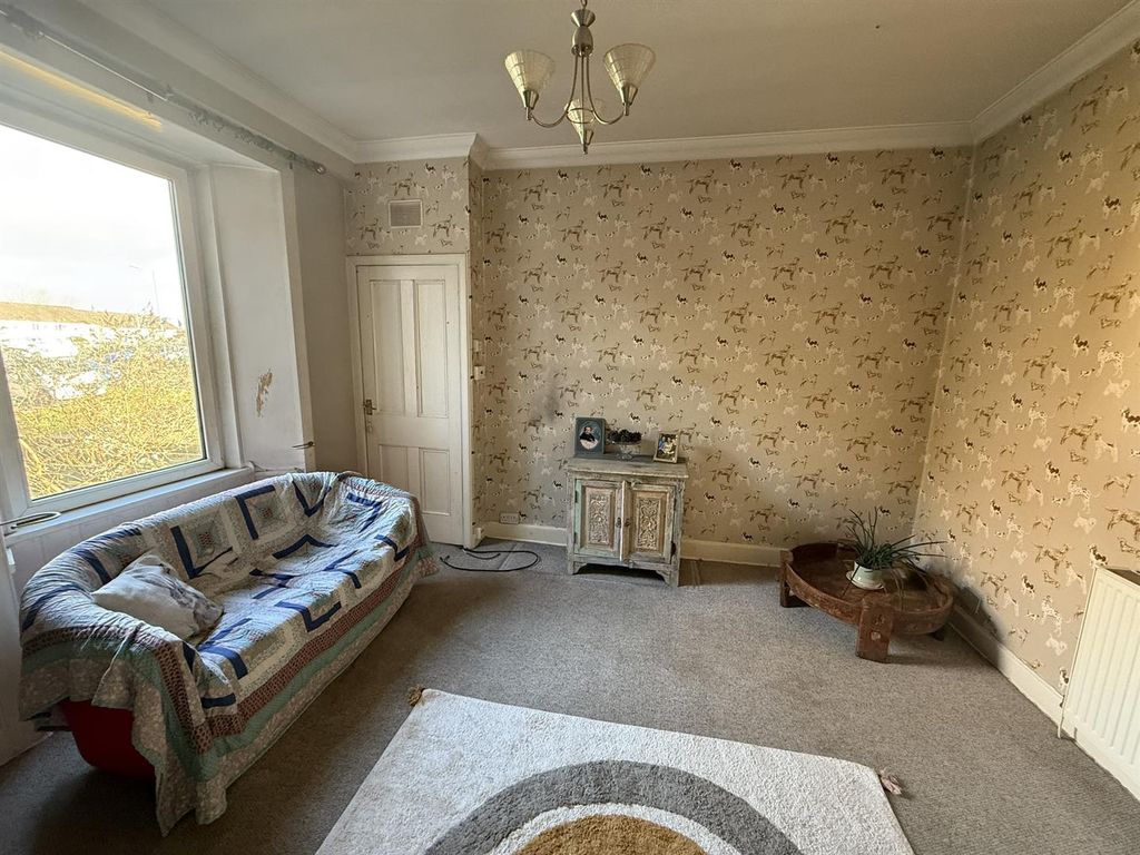 Property photo 3 of 20 Lounge 3.Jpeg