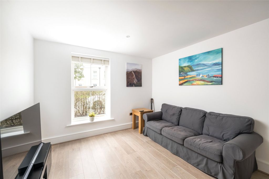 Property photo 2 of 11 Picture No. 33