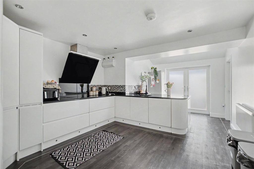 Property photo 2 of 29 Dining Kitchen