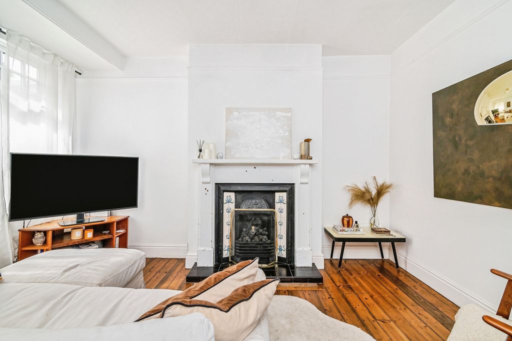 Property photo 3 of 18 Pbox-Img.Jpg