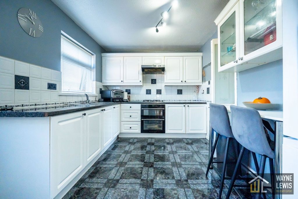 Property photo 3 of 31