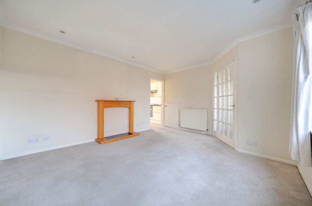 Property photo 2 of 14 1407682-24-697c7c...