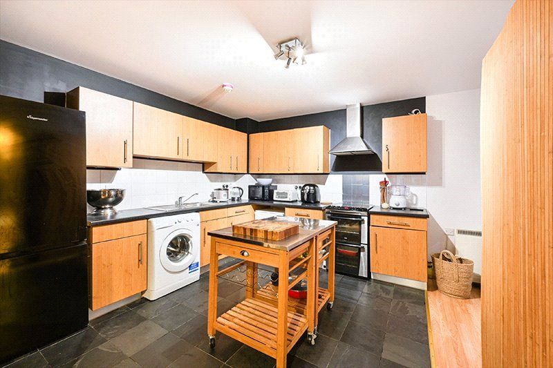 Property photo 3 of 11 31 Millharbour