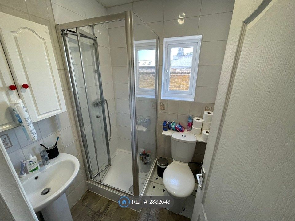 Property photo 3 of 7 Bathroom