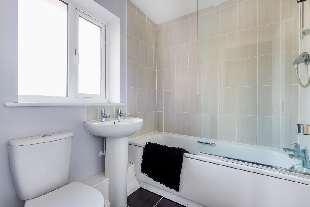 Property photo 2 of 10 Bathroom