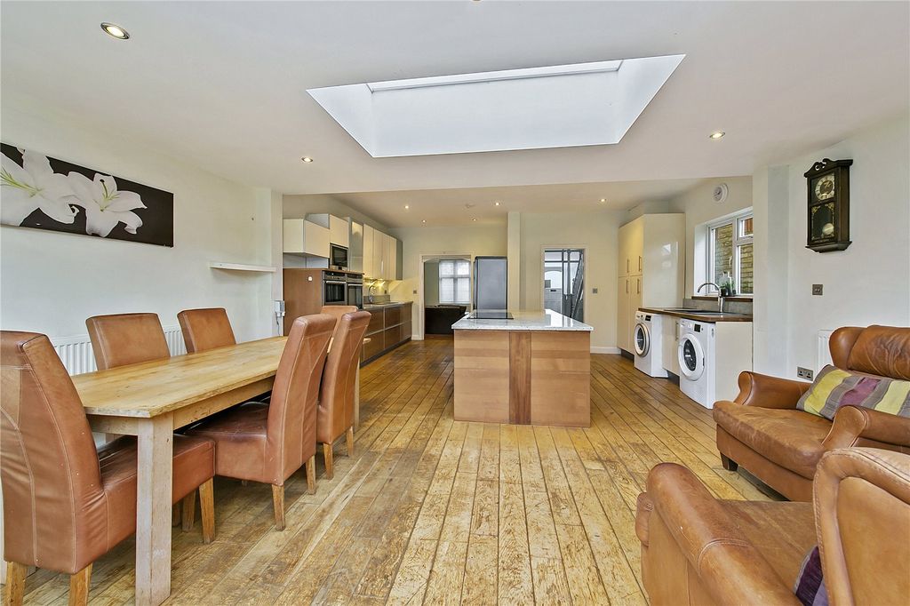 Property photo 3 of 17 Picture No. 02