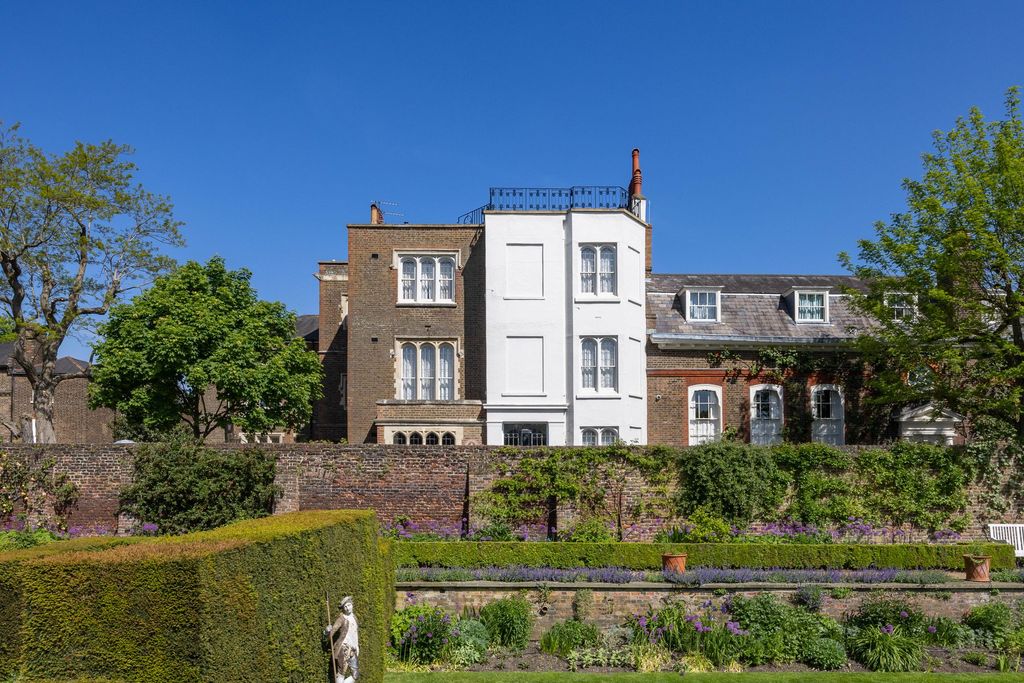 Property photo 3 of 23