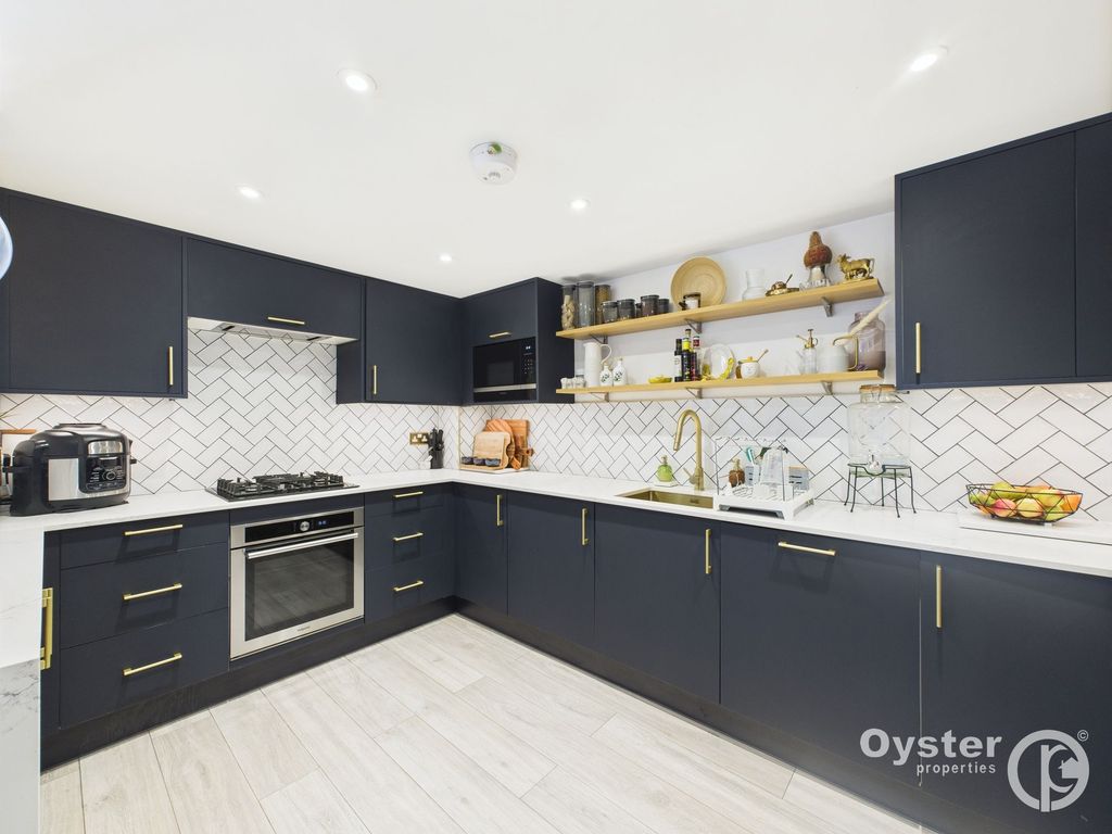 Property photo 1 of 9 Kitchen