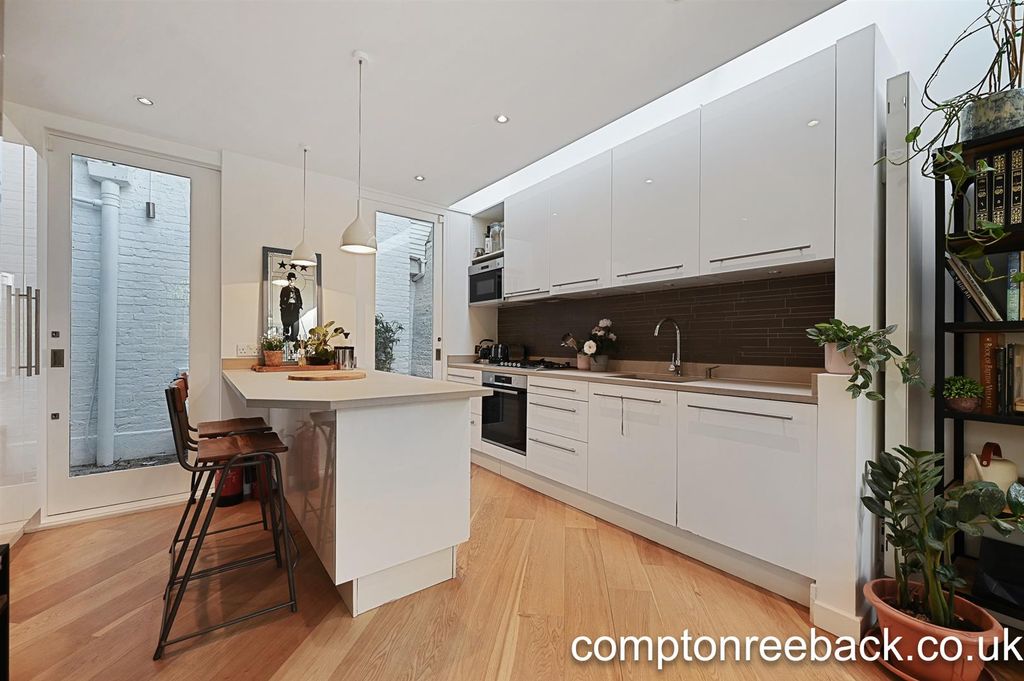 Property photo 3 of 14 Kitchen