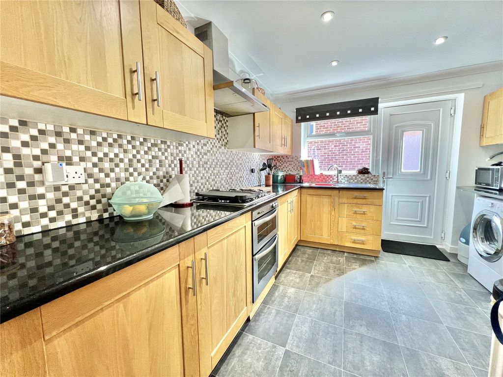 Property photo 2 of 16 Picture No. 11