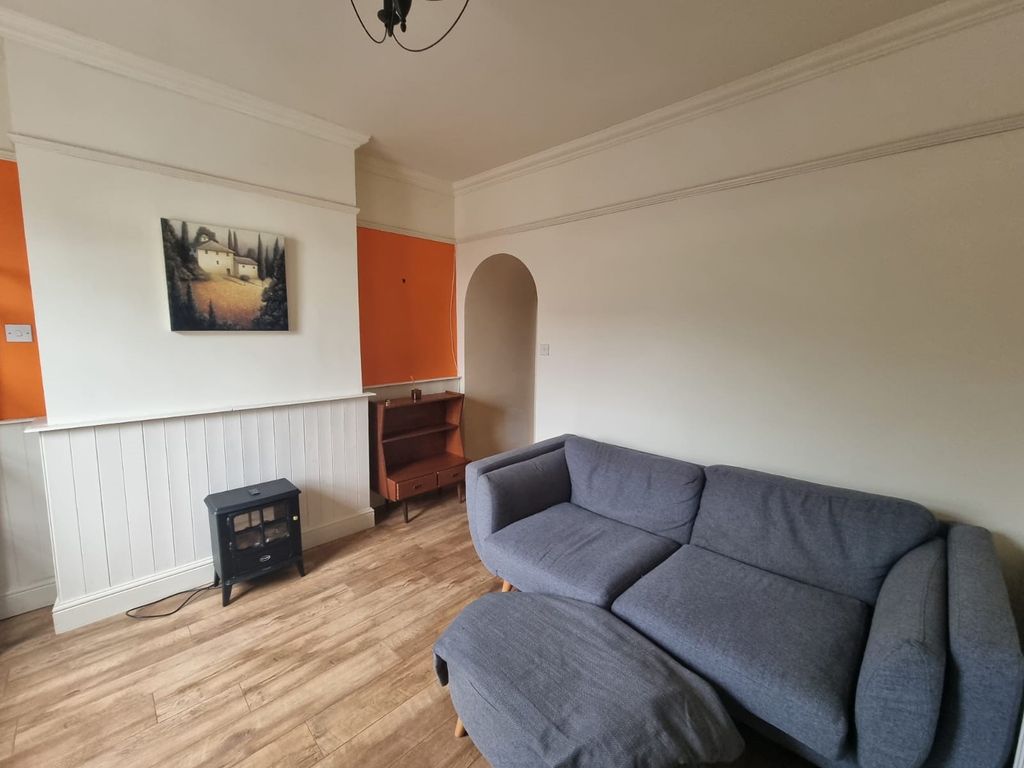 Property photo 3 of 10 Livingroom