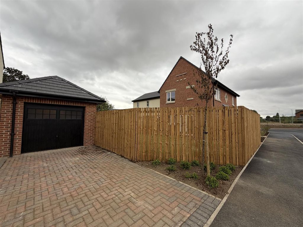 Property photo 2 of 19 Externally