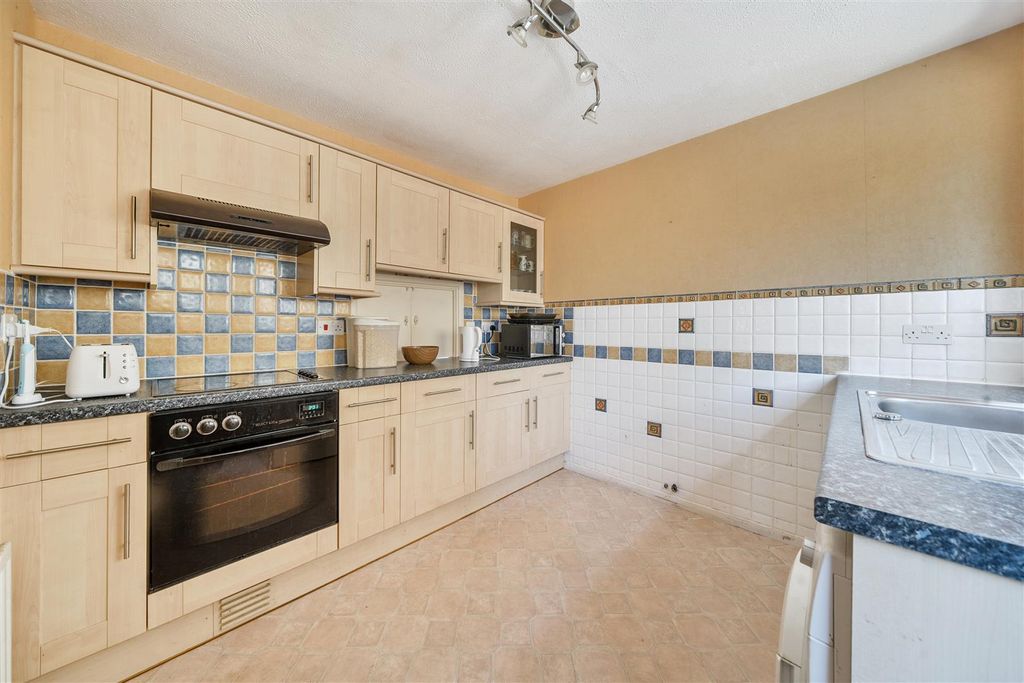 Property photo 3 of 14 Kitchen