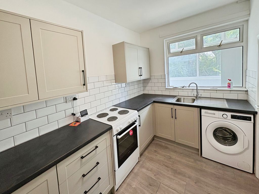 Property photo 3 of 14 Kitchen