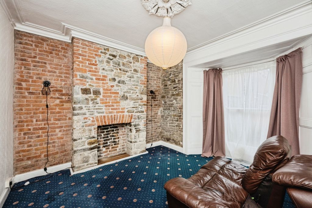 Property photo 2 of 17 Photo