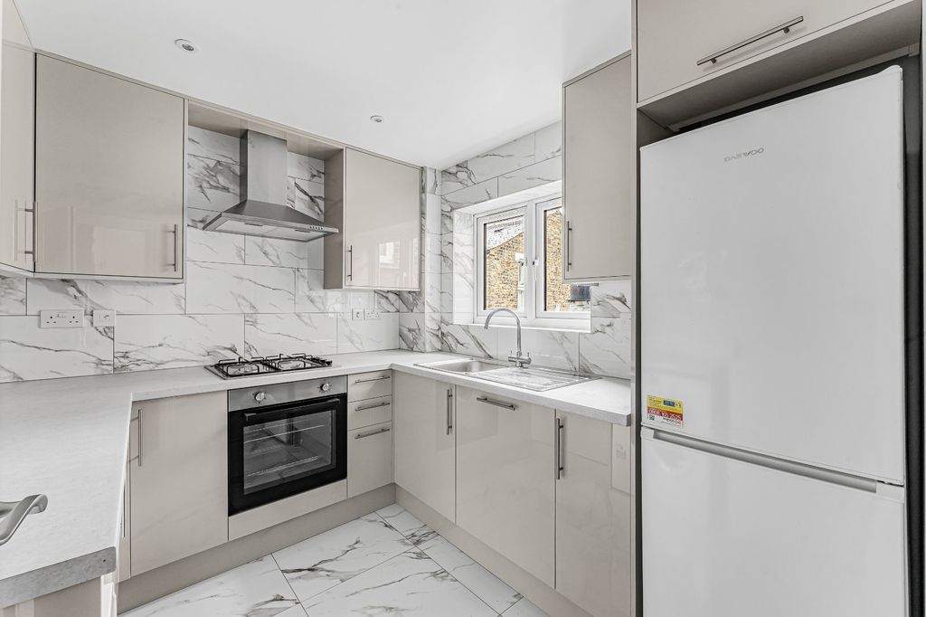 Property photo 2 of 18 Kitchen