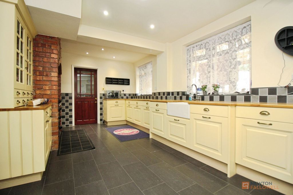 Property photo 3 of 27