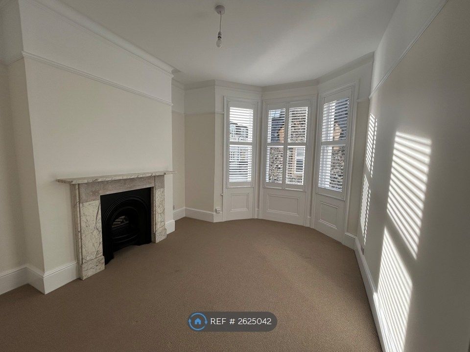 Property photo 1 of 20 Sitting Room