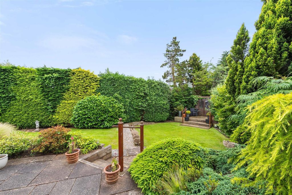 Property photo 2 of 19 6 Cawdon Grove - 18.Jpg