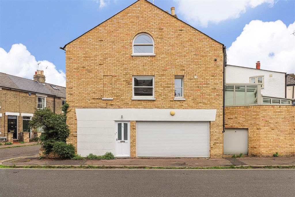 Property photo 1 of 12