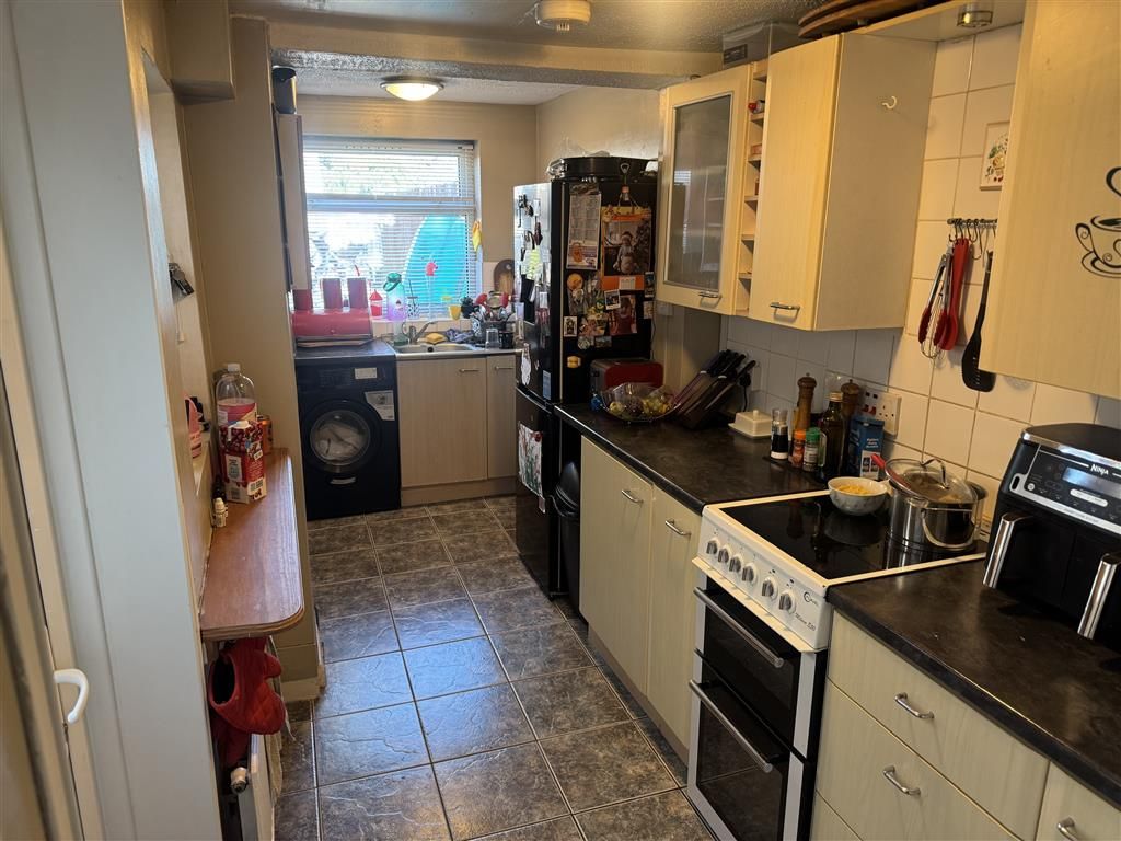 Property photo 2 of 8 Kitchen