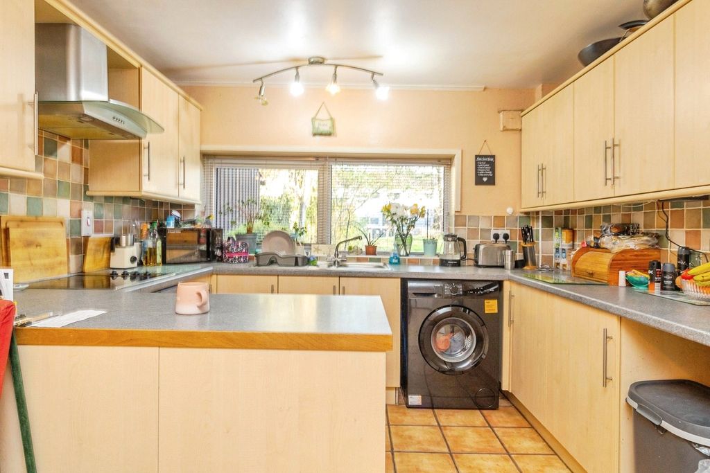 Property photo 3 of 9