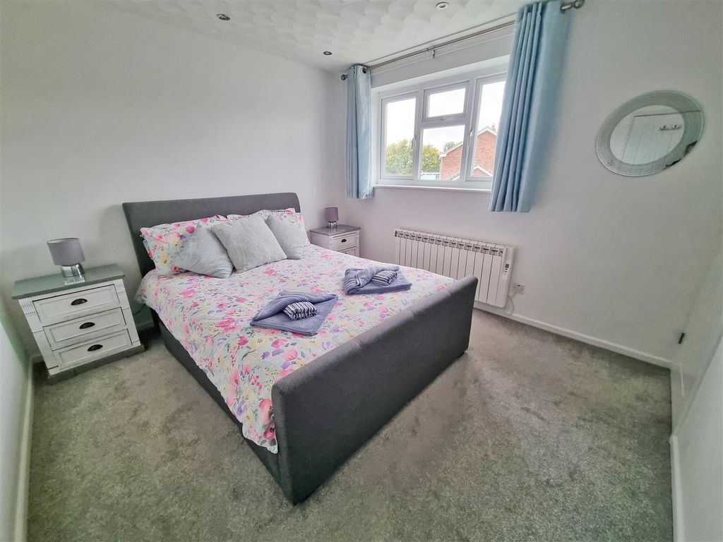 Property photo 3 of 13 Bedroom 1.Jpg