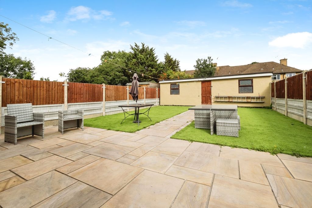 Property photo 2 of 17 Photo