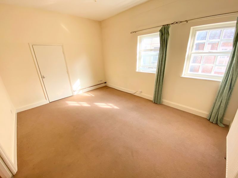 Property photo 3 of 4 Lounge / Bedroom