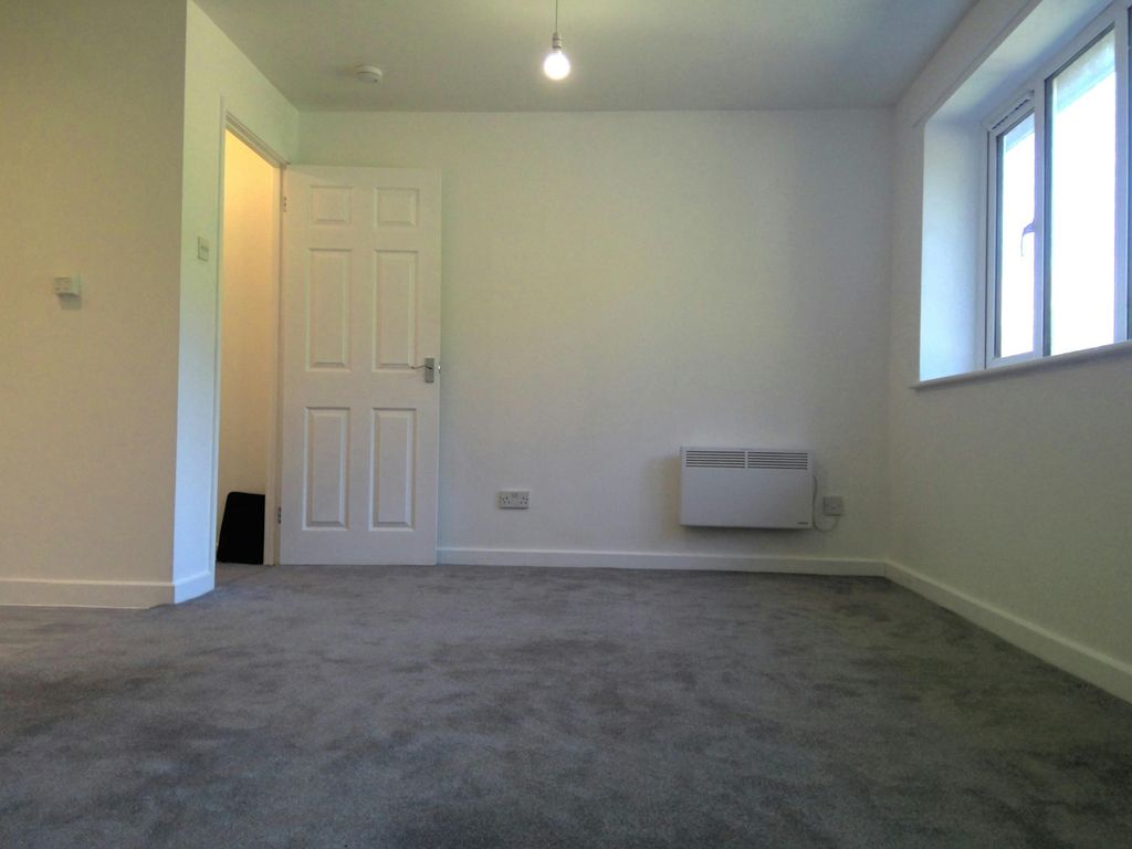 Property photo 2 of 6 Lounge.Jpg