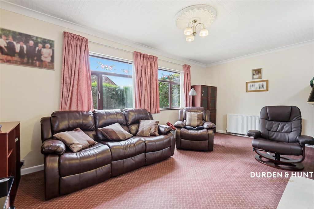 Property photo 2 of 20 Chestnut Avenue