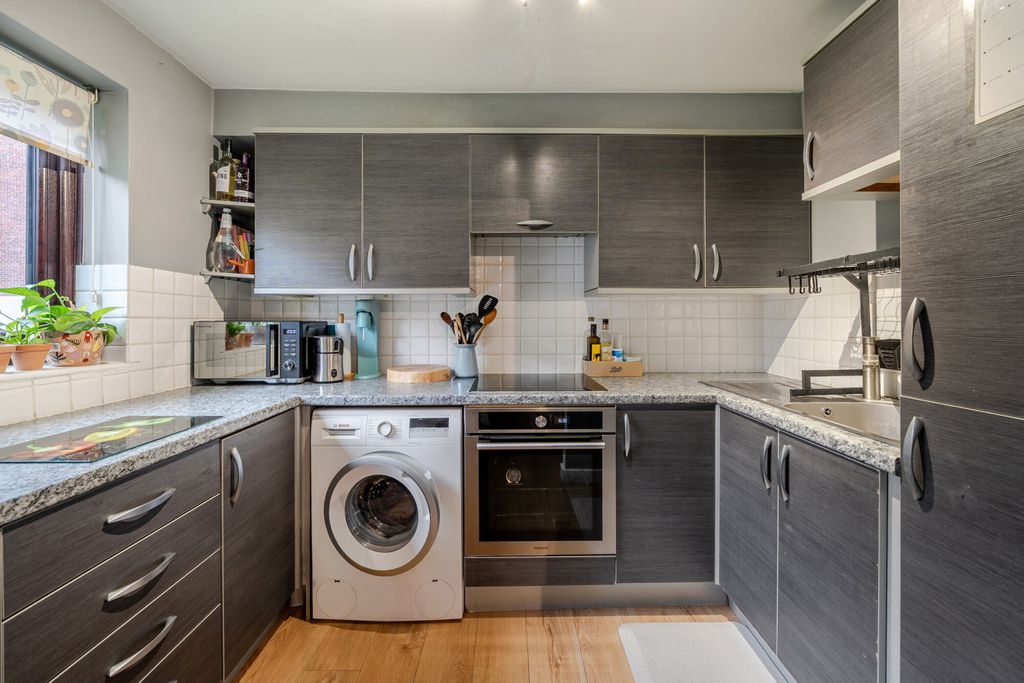 Property photo 3 of 19 Kitchen