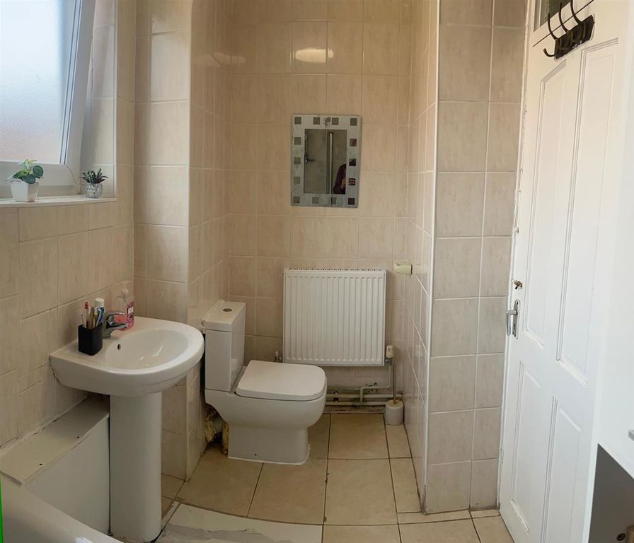 Property photo 3 of 12 Bathroom