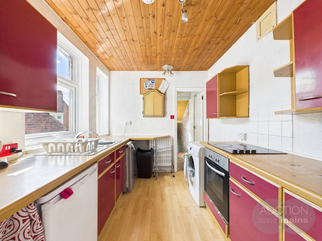 Property photo 2 of 10 Kitchen