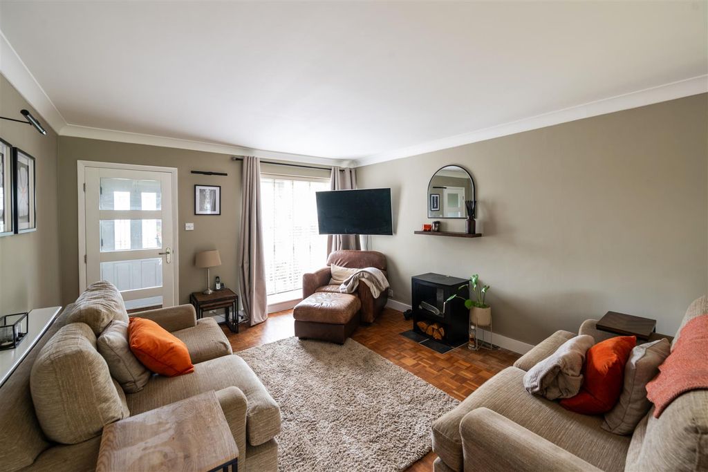 Property photo 2 of 20 1 Castle Close Internals-4.Jpg