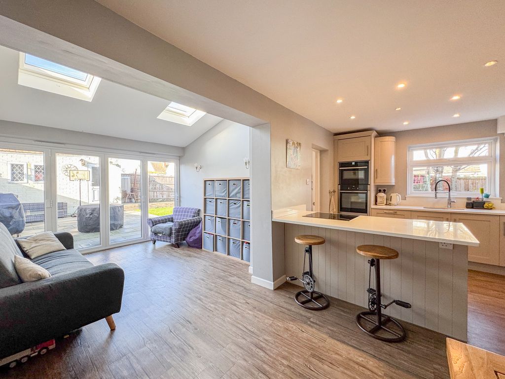 Property photo 3 of 28