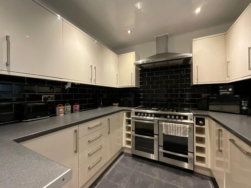 Property photo 3 of 16 4635256