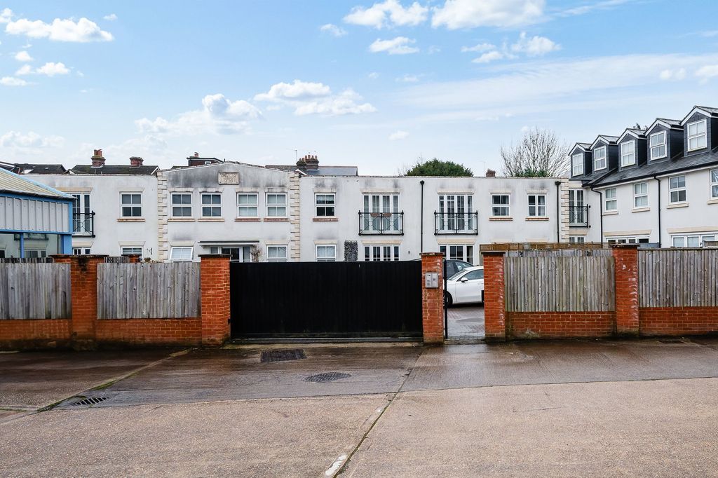 Property photo 2 of 11