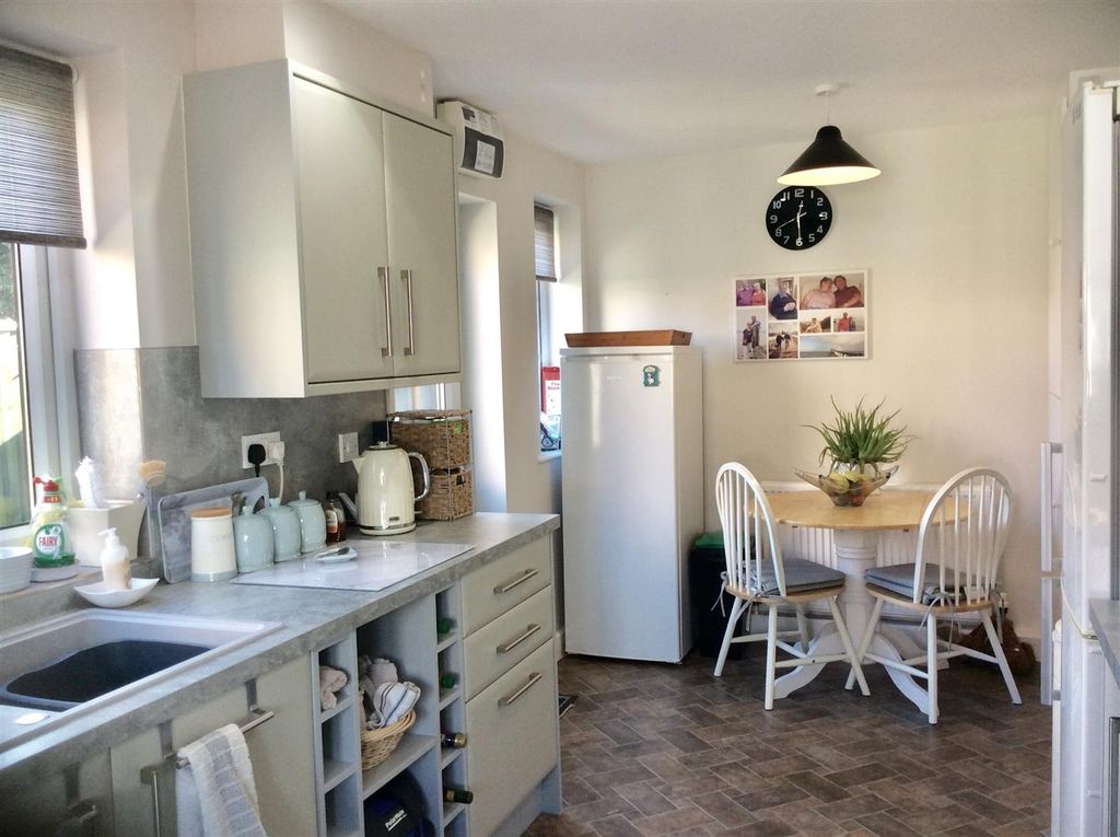 Property photo 3 of 14 Kitchen2.Jpg
