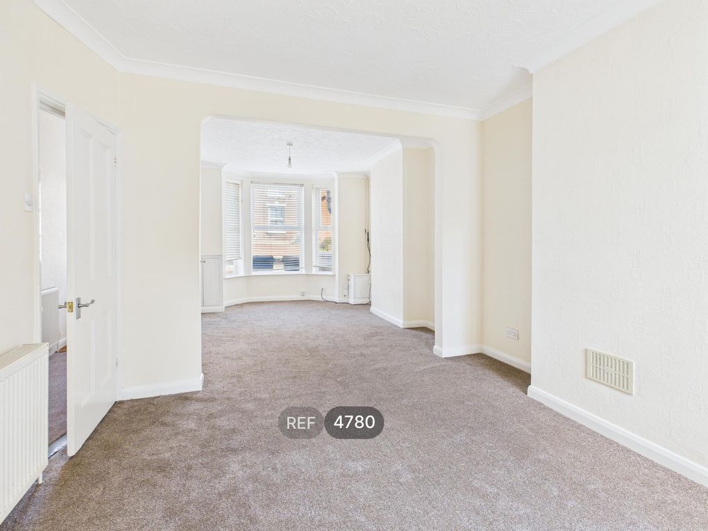 Property photo 3 of 10 Dining Room