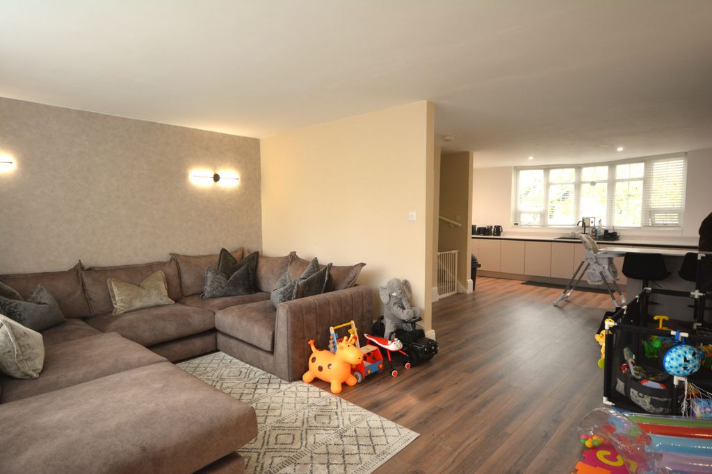 Property photo 2 of 17 Living Room