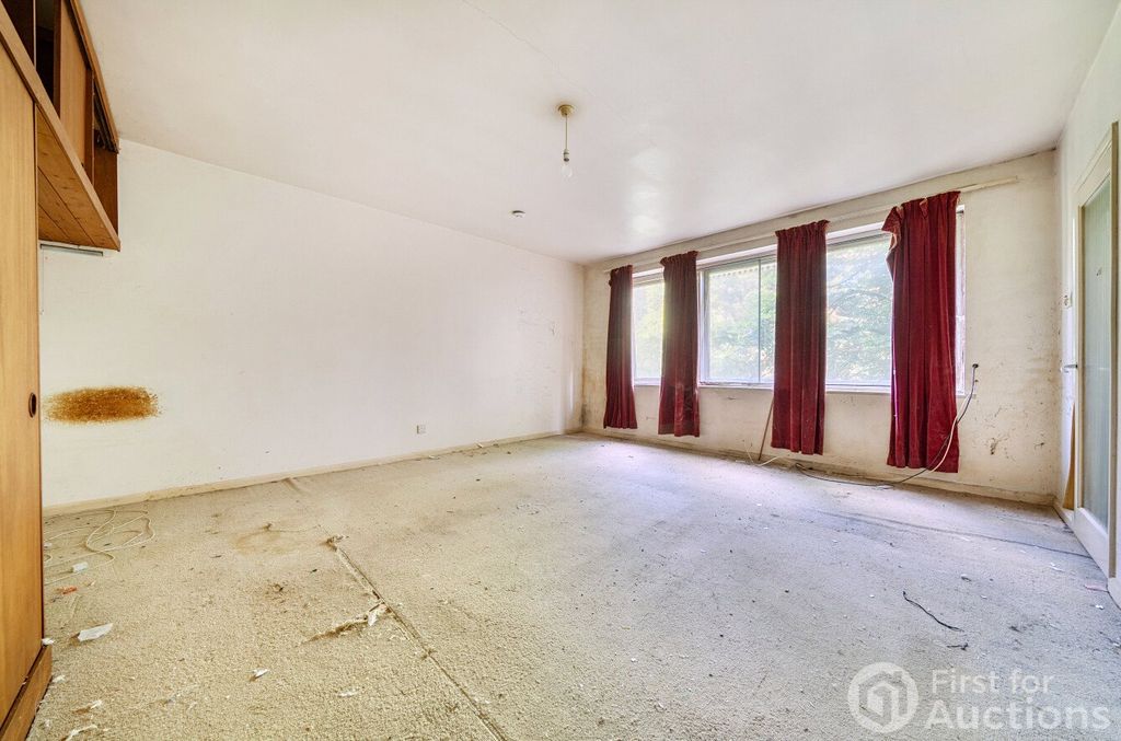 Property photo 2 of 9 2