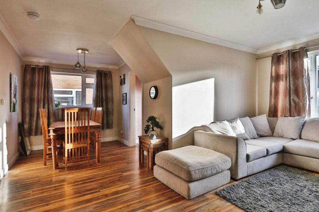 Property photo 2 of 13 3832526