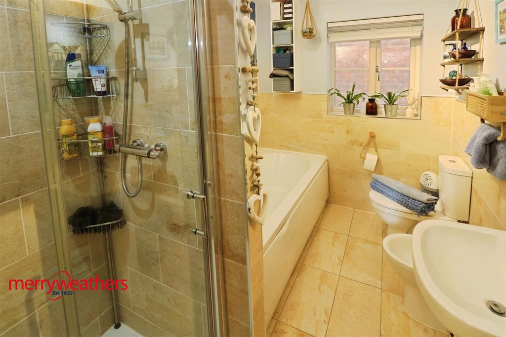 Property photo 3 of 26 Family Bathroom