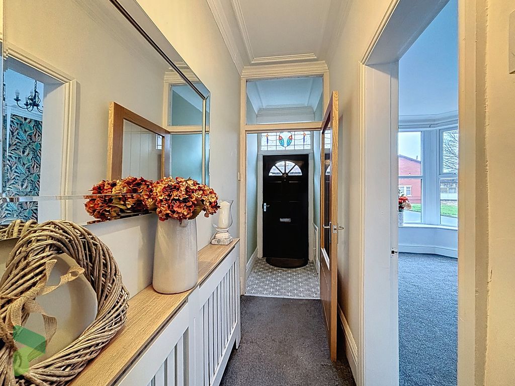 Property photo 3 of 17 Entrance Hallway