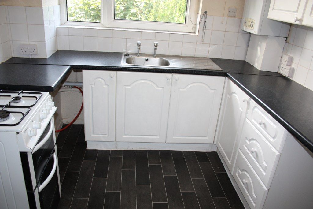 Property photo 3 of 8 Kitchen